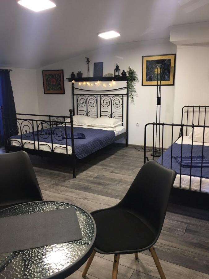 в старом городе Apartment Kamianets-Podilskyi