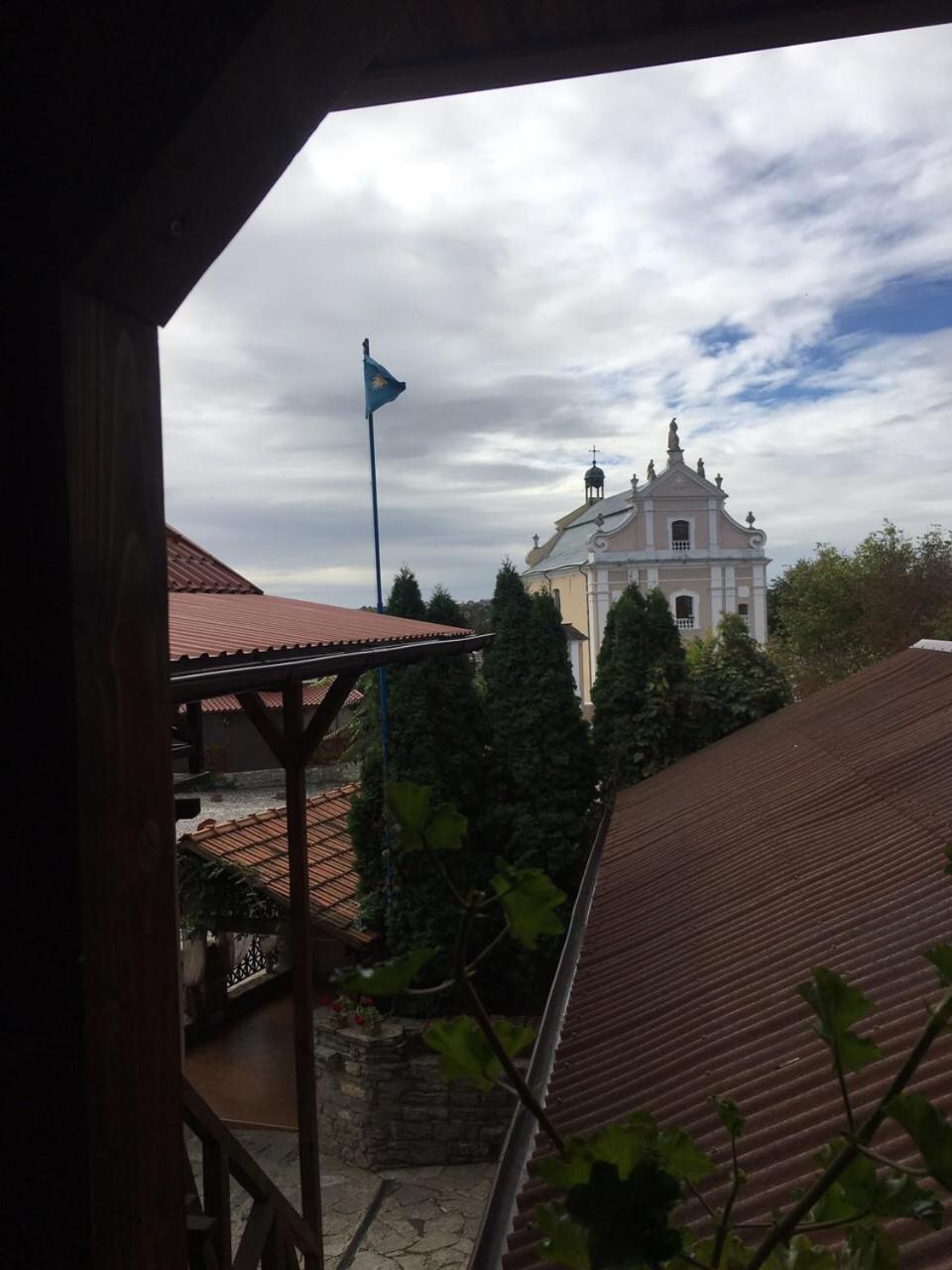 в старом городе Apartment Kamianets-Podilskyi